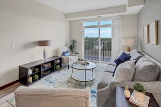 Urbana Court in Brooklyn Park, MN - Foto de edificio - Building Photo