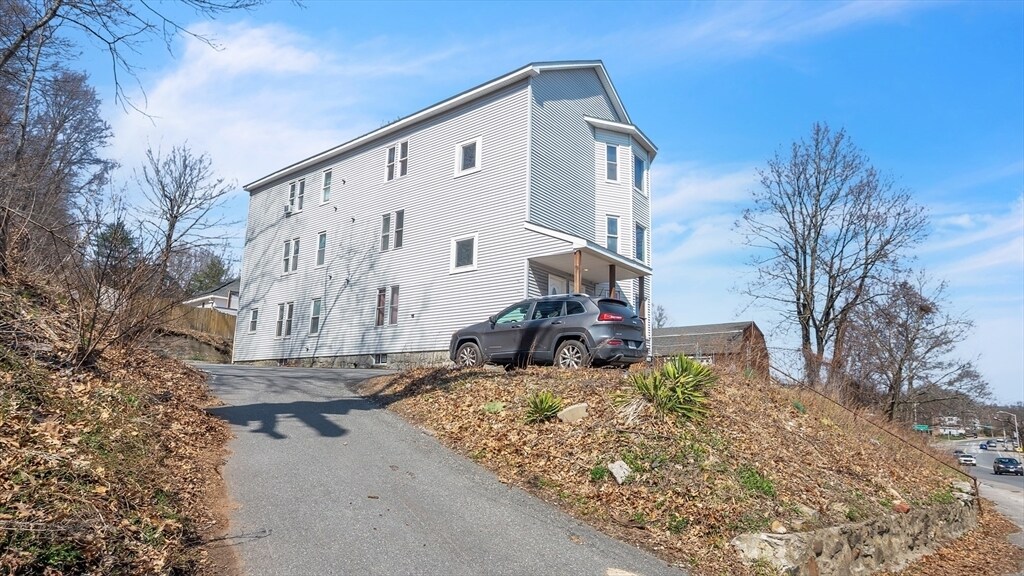 1442 Main St in Worcester, MA - Building Photo