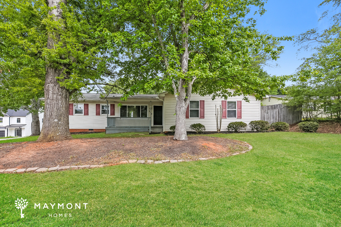 242 Pearson Rd in Easley, SC - Building Photo