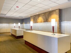 655 W Irving Park Rd, Unit 4702 in Chicago, IL - Building Photo - Building Photo