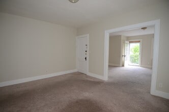 5824 Arnsby Pl, Unit 4 in Cincinnati, OH - Foto de edificio - Building Photo