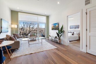 4513 N Clark St, Unit 301 in Chicago, IL - Building Photo - Building Photo