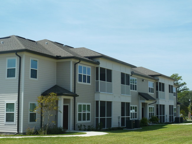 Flats at Maverick Trails in Orange Park, FL - Building Photo - Building Photo