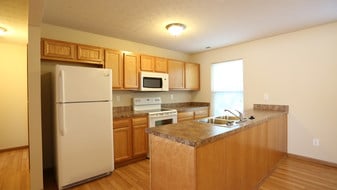 Hidden Brook Apartments & Townhomes in Culloden, WV - Building Photo