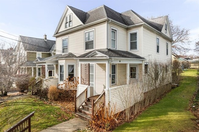 property at 133 Crestmont Rd