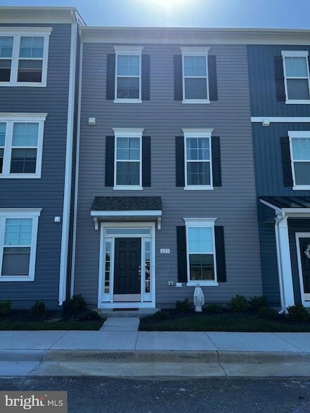 623 Hemsworth Ln