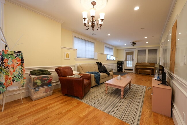 127 Nonantum St in Boston, MA - Building Photo - Building Photo