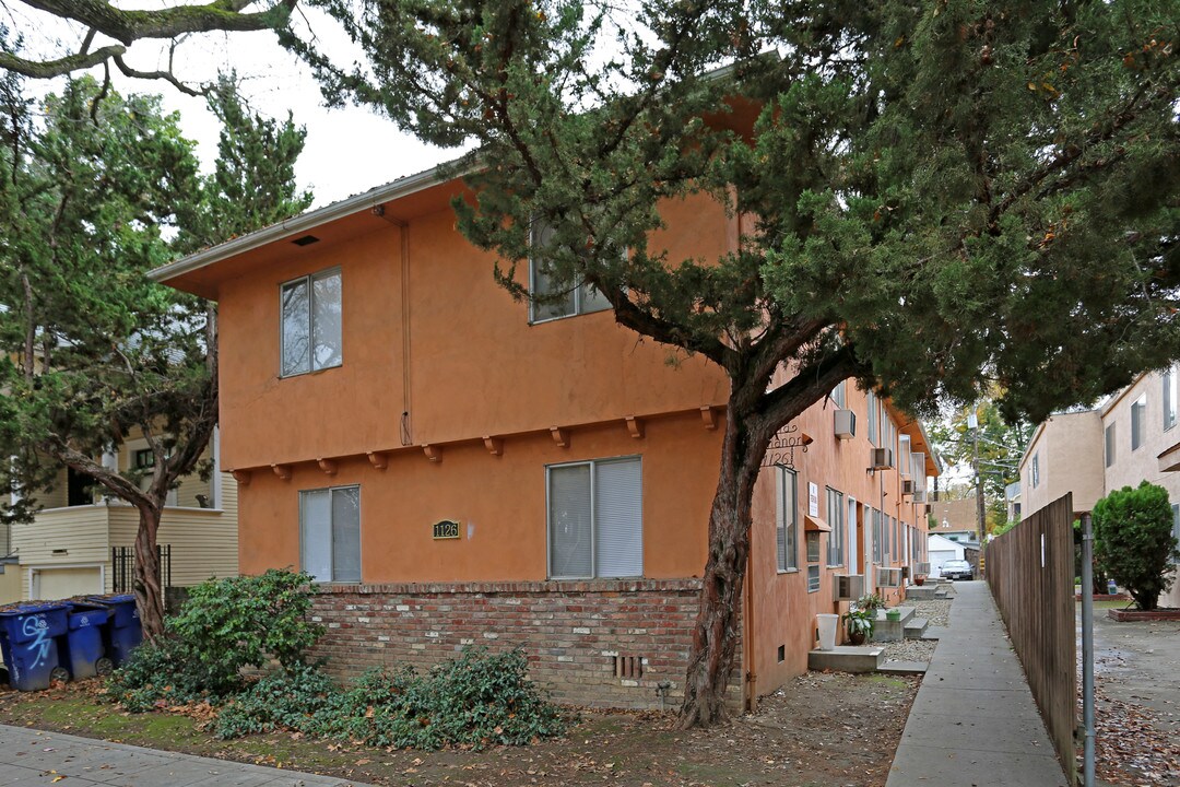 Camellia Manor in Sacramento, CA - Building Photo