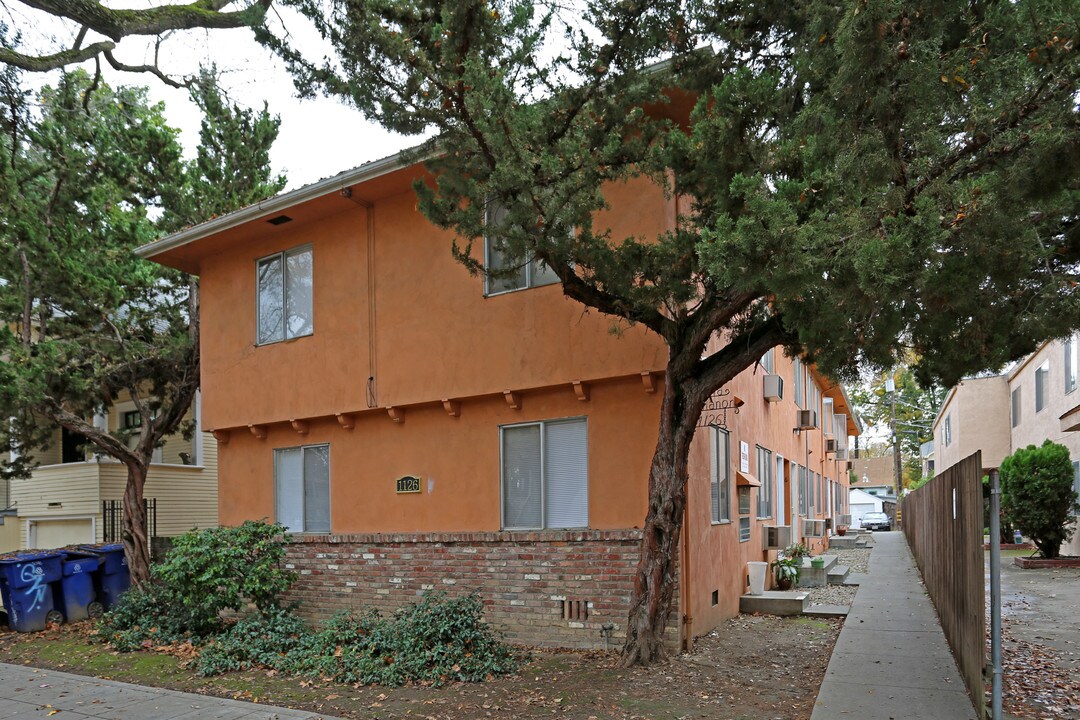 Camellia Manor in Sacramento, CA - Foto de edificio