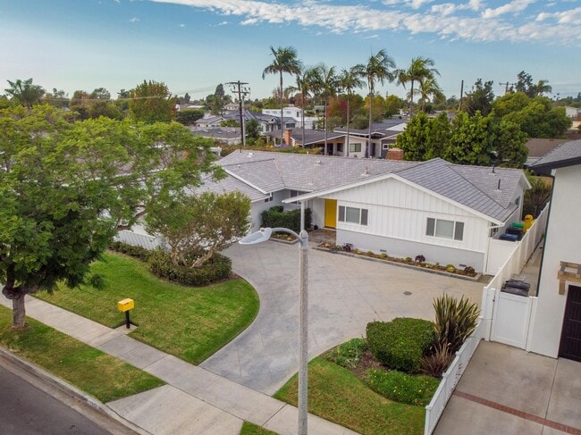 1406 Mariners Dr in Newport Beach, CA - Building Photo - Building Photo