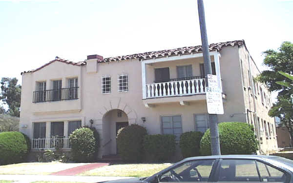 1102 Cardiff Ave in Los Angeles, CA - Building Photo