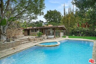 800 Bramble Way in Los Angeles, CA - Building Photo - Building Photo