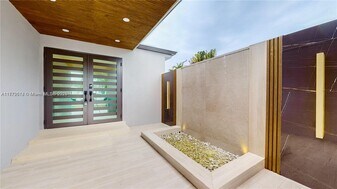 1931 NE 197th Ter in Miami, FL - Building Photo