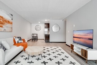 Fine Living at Aquila Park & Royal Park in St. Louis Park, MN - Foto de edificio - Building Photo