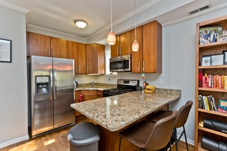 2715 N Sawyer Ave in Chicago, IL - Building Photo - Building Photo