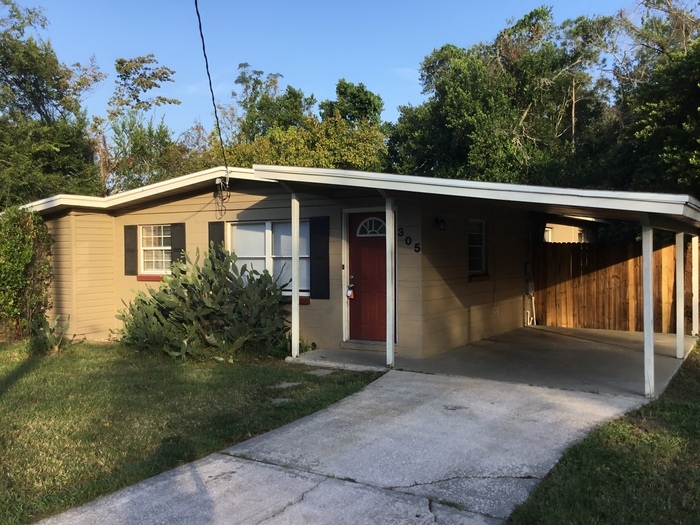 305 Bonnlyn Dr in Orange Park, FL - Building Photo