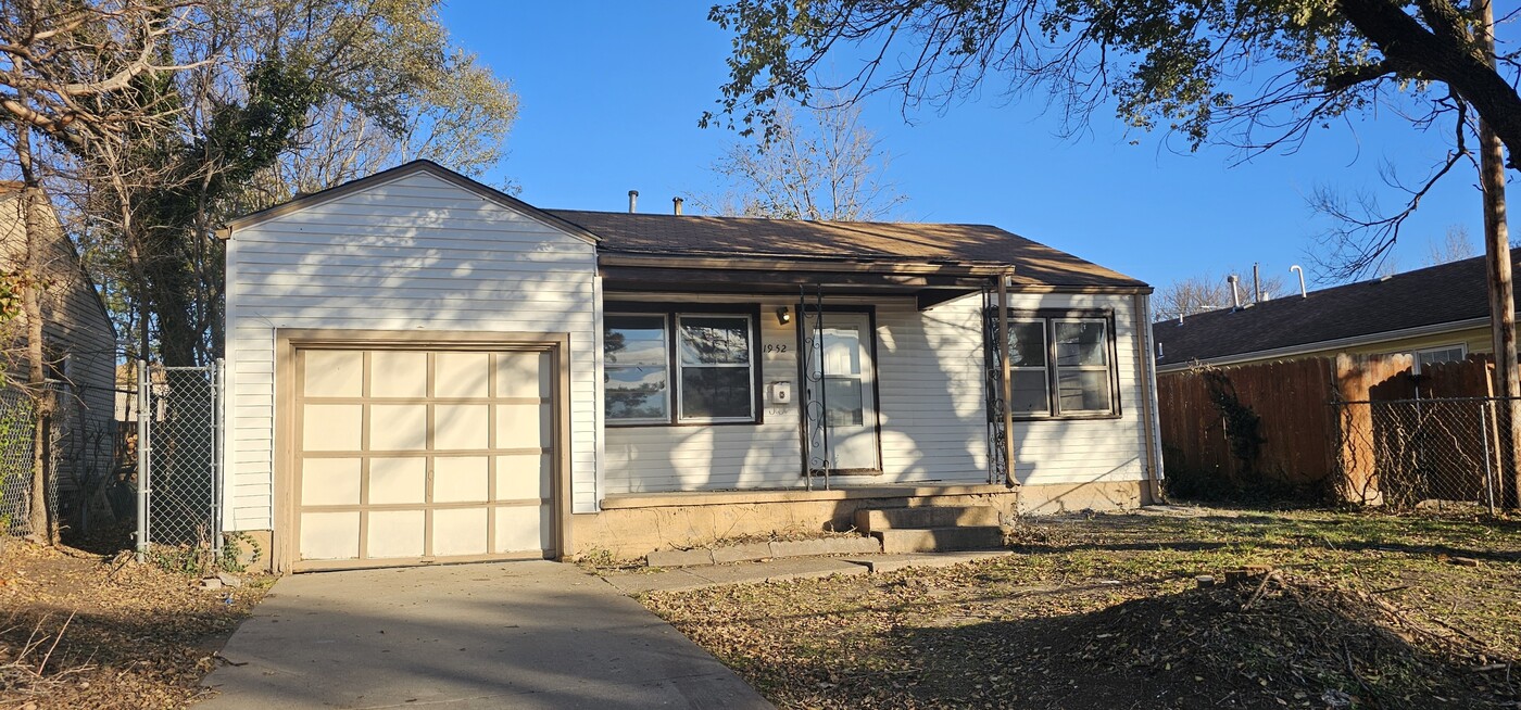 1952 N Volutsia in Wichita, KS - Foto de edificio