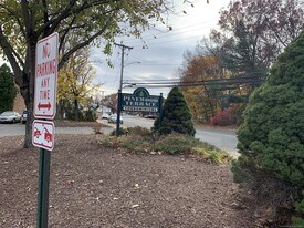 507 Emmett St in Bristol, CT - Building Photo