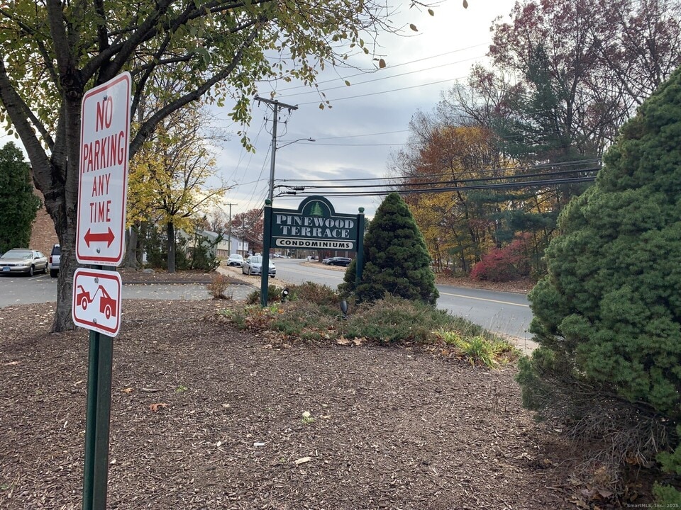 507 Emmett St in Bristol, CT - Building Photo