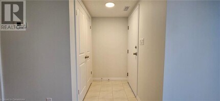 410 Northfield Dr W in Waterloo, ON - Building Photo - Building Photo