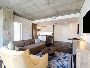 1550 NW Naito Pkwy in Portland, OR - Building Photo - Building Photo