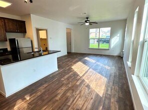 713 N Wood St in Denton, TX - Building Photo - Building Photo