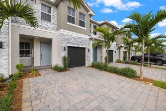131 SW 171st Terrace in Pembroke Pines, FL - Building Photo - Building Photo