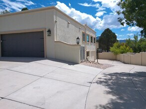 9806 Greenbrier Rd NE in Albuquerque, NM - Building Photo - Building Photo