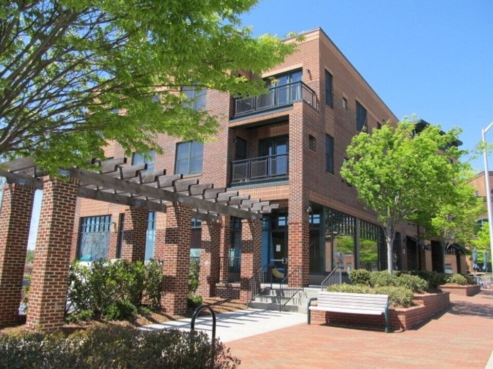 610 Market St in Chapel Hill, NC - Building Photo