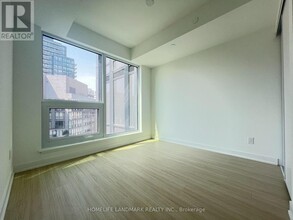 8-2908 Wellesley St W in Toronto, ON - Building Photo - Building Photo