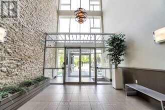 570 Lolita Gardens in Mississauga, ON - Building Photo - Building Photo