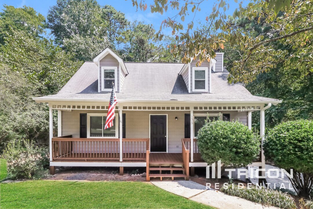 135 Parkway Ct in Dallas, GA - Building Photo