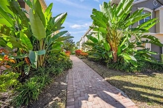 8015 Limestone Ln in Sarasota, FL - Building Photo - Building Photo