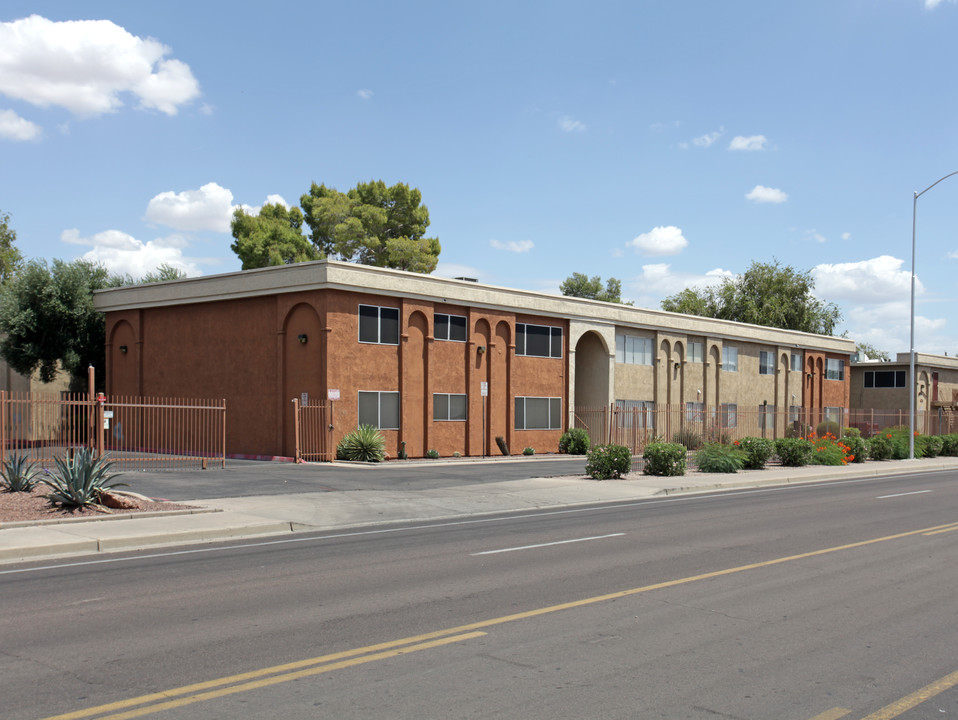 Concorde Condominiums in Mesa, AZ - Building Photo