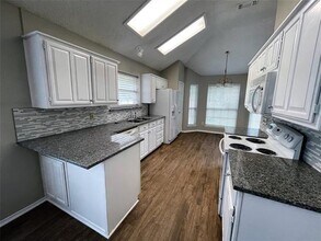 1514 Warwick Dr in Mansfield, TX - Foto de edificio - Building Photo