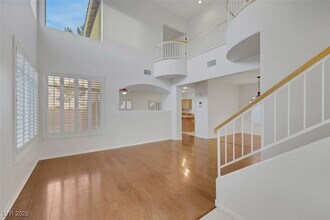 1058 Silver Stone Way in Las Vegas, NV - Building Photo - Building Photo