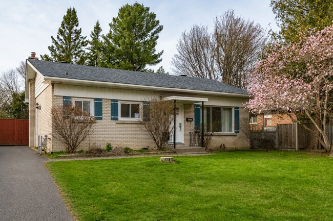 9 Kirkstall Av in Ottawa, ON - Building Photo - Building Photo