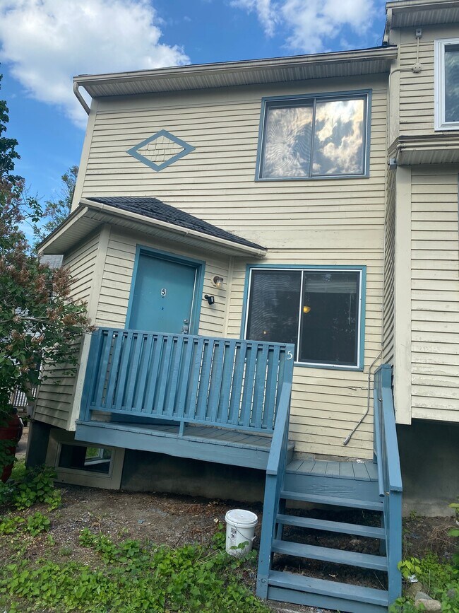 84 Buell St Apartments and Nearby Burlington Apartments For Rent