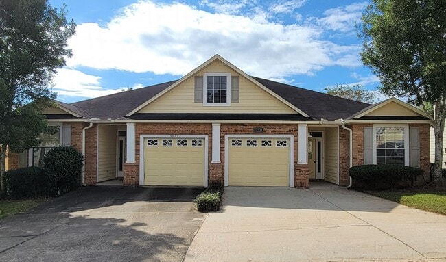 property at 5521 Hampton Woods Way