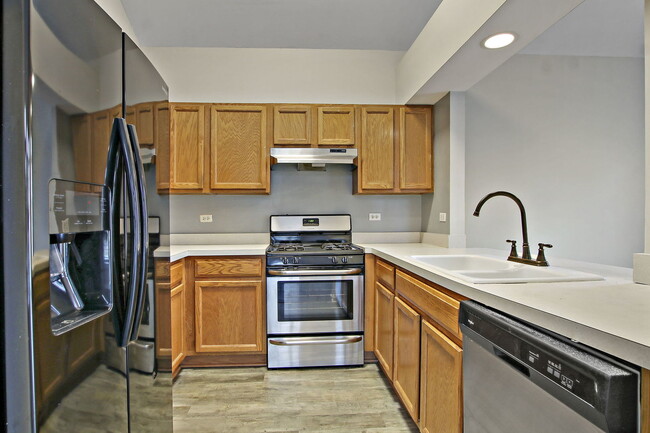 667 Prestwick Ln in Wheeling, IL - Building Photo - Building Photo