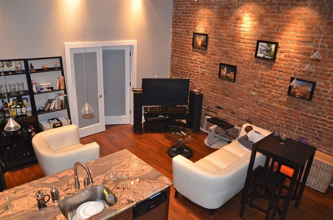 617 Bloomfield St-Unit -2 in Hoboken, NJ - Building Photo - Building Photo