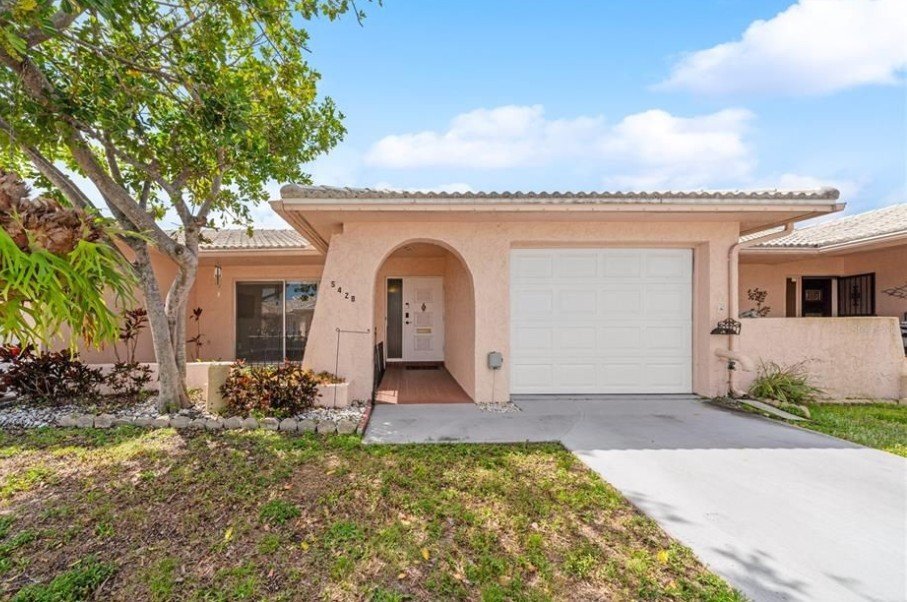 5428 Larchmont Ct in Pinellas Park, FL - Building Photo
