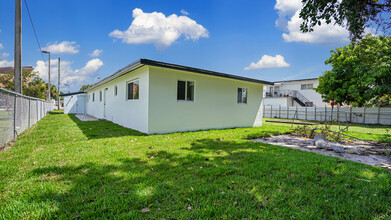 2180 NW 59th St in Miami, FL - Building Photo - Building Photo