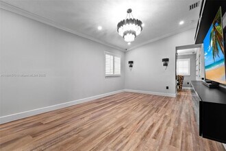 13160 SW 64th Terrace in Miami, FL - Foto de edificio - Building Photo