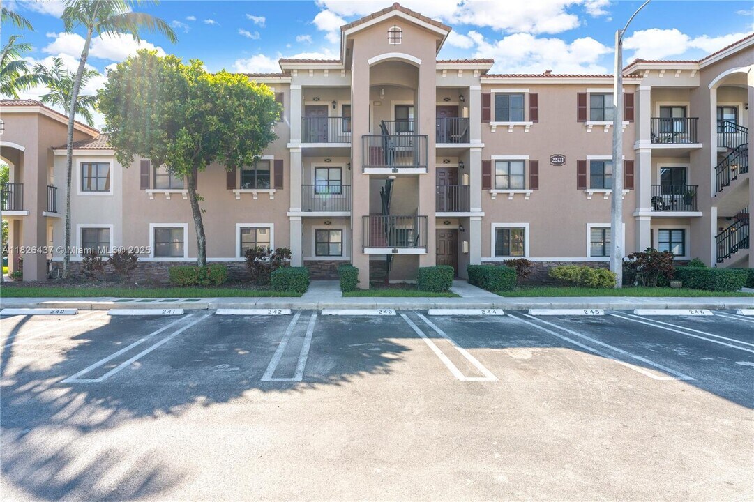 22921 SW 88th Pl in Cutler Bay, FL - Building Photo
