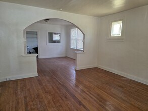 2528 McLaran Ave in Jennings, MO - Foto de edificio - Building Photo