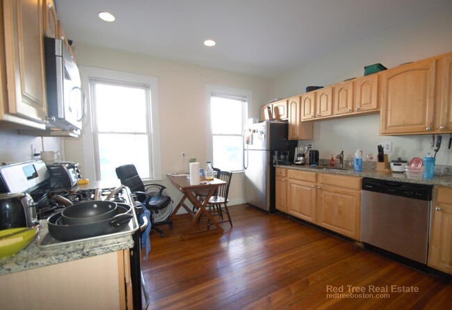 25 Forest Hills St, Unit 25 Forest Hills #3