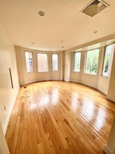 329 Soundview Ln in Queens, NY - Building Photo - Building Photo