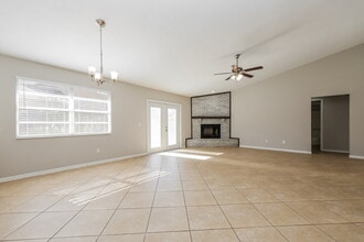 11214 Elmfield Dr in Tampa, FL - Building Photo - Building Photo