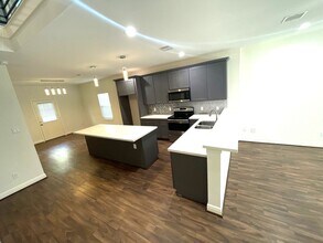 4913 Southwind St in Houston, TX - Building Photo - Building Photo